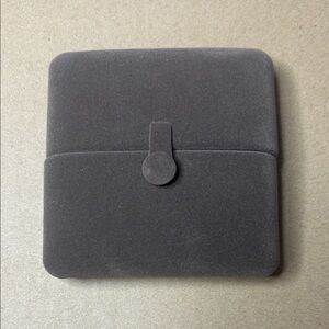 Velvety potable jewelry box
